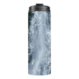 Garrafa Térmica Escórias de água sobre fundo branco