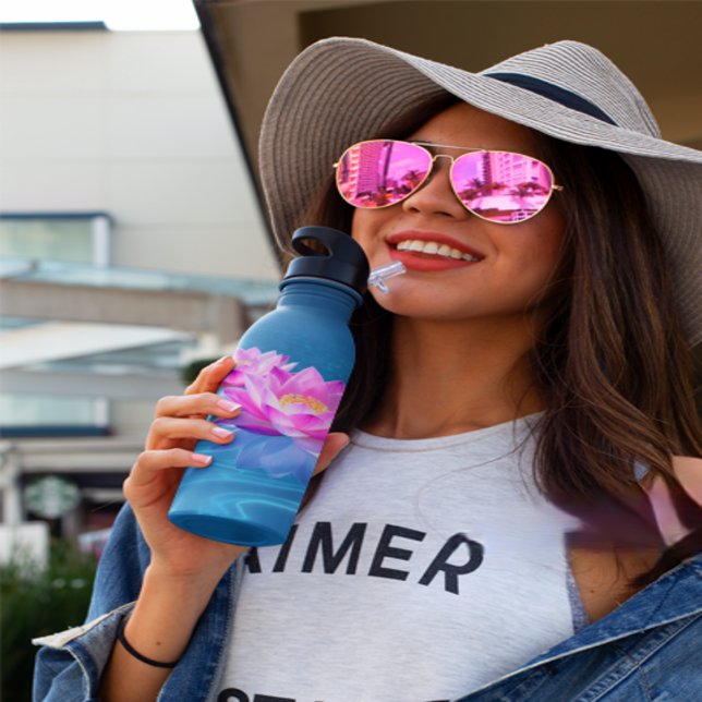 Garrafa Térmica Flores de Lotus Rosa Flutuando em Água Azul Crista (Criador carregado)