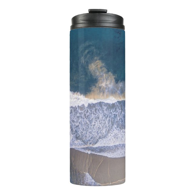 GARRAFA TÉRMICA FOTOGRAFIA DE ALTO ÂNGULO DA PORTA (Frente)