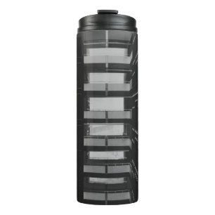 GARRAFA TÉRMICA FOTOGRAFIA EM GRAYSCALE DE CABINETAS DE REDE
