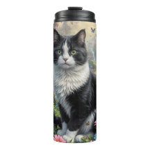 Gatinho no jardim florido