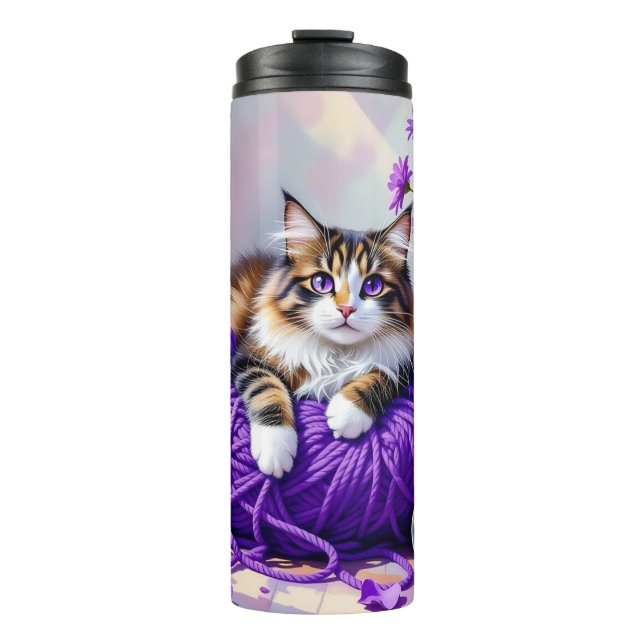 Garrafa Térmica Gato Bonito com Flores Roxas e Linha de Crochê (Frente)
