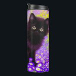 Garrafa Térmica Gustav Klimt Black Kitten<br><div class="desc">Tumbler térmico com um gatinho preto Gustav Klimt! Esta beleza de olhos largos se coloca num campo verde de flores roxas. Um presente pensativo para amantes de gatos e entusiastas de arte austríacos!</div>