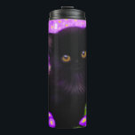 Garrafa Térmica Gustav Klimt Cat<br><div class="desc">Tumbler térmico com um gato Gustav Klimt! Este gatinho fluffy fica num campo verde de flores roxas. Um presente perfeito para amantes de gatos e entusiastas de arte austríacos!</div>