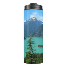 Lago Turquesa da Montanha Snowy em Washington