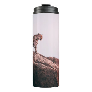 GARRAFA TÉRMICA LEOPARD NO TOPO DA MONTANHA