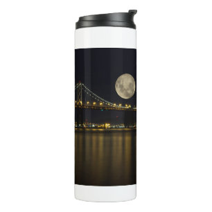 Garrafa Térmica Lua cheia sobre a ponte do compartimento
