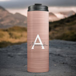 Garrafa Térmica Monograma Dourado de Folha Metálica Rosa Rosa Rosa<br><div class="desc">Cor-de-rosa-claro - Folha Metálica Dourada Rosa,  Girly Monogrammed Bridesmaid Tumbler. Este Monograma pode ser personalizado para incluir seu nome e inicial.</div>