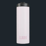Garrafa Térmica Monogramas Golf Tumbler - Estilo Moderno<br><div class="desc">Desde o início da manhã, três vezes, até às celebrações de bebidas à volta do posto, este humilde isolado é o novo acessório favorito de todos os golfistas. Projetado com um monograma moderno e minimalista, ele mantém o café quente através das rondas infantis do amanhecer e bebidas geladas perfeitamente frias...</div>