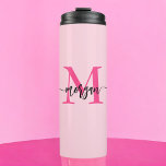 Garrafa Térmica Nome de Monograma de Rapariga de Script Moderno Ro<br><div class="desc">Mantenha-se estilmente hidratado com o nosso Tumbler Térmico de Nome da Rapariga de Script Moderno Rosa Quente! Apresentando um design cor-de-rosa-quente vibrante e personalizado com seu nome em um moderno roteiro elegante, esse humilde combina moda com funcionalidade. Perfeito para manter suas bebidas quentes ou frias por horas, é ideal para...</div>