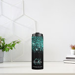 Garrafa Térmica Nome do monograma verde-branco preto<br><div class="desc">Um fundo preto clássico com pó verde-lacrimejante. Personalize e adicione o seu nome,  as iniciais do monograma e o nome do cheio.</div>