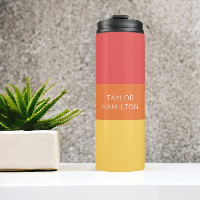 Garrafa Térmica Nome Personalizado Simples E Tendência Moderna (Personalized Name Modern Simple And Trendy Thermal Tumbler from Ricaso. Pink Orange Yellow tones)
