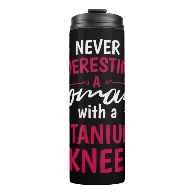 Garrafa Térmica Nunca Subestime Uma Mulher Com Um Joelho De Titâni (Frente)