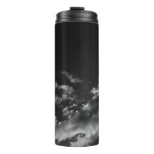 Nuvem branca, céu negro