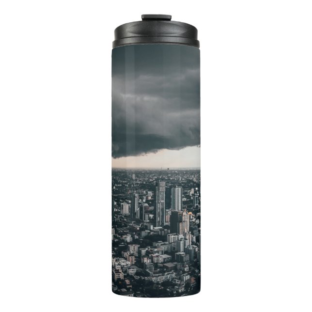 GARRAFA TÉRMICA NUVEM ESCURA ACIMA DOS EDIFÍCIOS DA CIDADE (Frente)