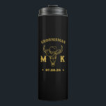 Garrafa Térmica Padrinhos de casamento Personalizados de Monograma<br><div class="desc">Presentes personalizados para padrinhos de casamento e o melhor homem com o velho tema do cowboy ocidental. Decorado com chapéu de cowboy com fonte ocidental antiga. O texto e a cor são editáveis usando a Ferramenta Design para ajustado da sua ocasião. Obtenha este presente personalizado para casamento, despedida de solteiro,...</div>