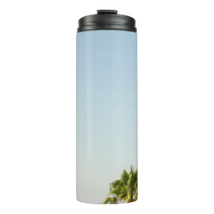 Garrafa Térmica Palmeira verde sob o céu branco pela manhã