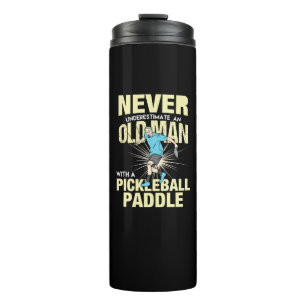 Garrafa Térmica Pickleball - Homem Idoso Com Uma Raquete de Pickle