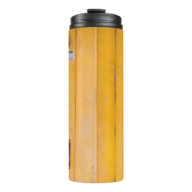 GARRAFA TÉRMICA PORTA DE MADEIRA AMARELA FECHADA COM PADLOCK (Frente)