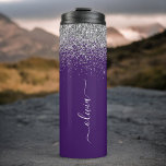 Garrafa Térmica Roxo Silver Glitter Girly Monographic Nome<br><div class="desc">Roxo e Silver Sparkle Glitter Brutado Monograma de Metal Nome Beba Tumbler. Isto faz o doce e perfeito aniversário de 16 anos,  casamento,  chá de panela,  aniversário,  chá de fraldas ou festa de solteira presente para alguém que ama luxo de luxo e estilos quíticos.</div>