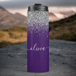 Garrafa Térmica Roxo Silver Glitter Girly Monographic Nome<br><div class="desc">Roxo e Silver Sparkle Glitter Brutado Monograma de Metal Nome Beba Tumbler. Isto faz o doce e perfeito aniversário de 16 anos,  casamento,  chá de panela,  aniversário,  chá de fraldas ou festa de solteira presente para alguém que ama luxo de luxo e estilos quíticos.</div>