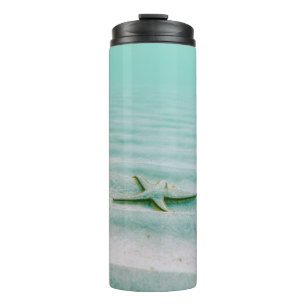 Garrafa Térmica Starfish branco sobre areia submarina pela manhã