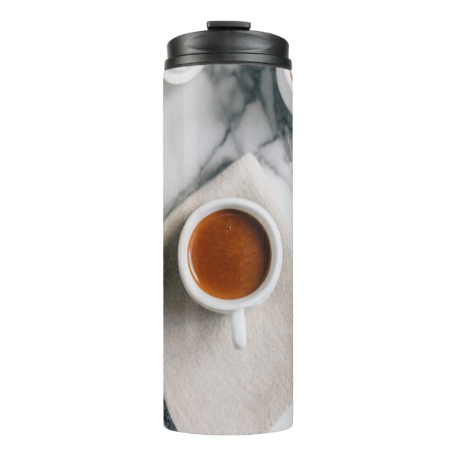 GARRAFA TÉRMICA TEACUP DE CERAMIA BRANCA PREENCHIDO COM LÍQUIDO VE (Frente)