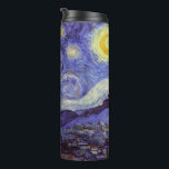 Garrafa Térmica Vincent Van Gogh Starry Night Vintage Fine Art<br><div class="desc">Vincent van Gogh Starry Night Fine Art Painting Starry Night Starry Night é uma pintura do artista poste-impressionista holandês Vincent van Gogh. O céu azul à noite está cheio de nuvens, estrelas e uma lua crescente brilhante. A Noite Estrelada é a única noturna na série de visões da janela do...</div>