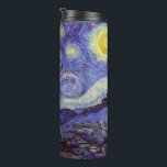 Garrafa Térmica Vincent Van Gogh Starry Night Vintage Fine Art<br><div class="desc">Vincent van Gogh Starry Night Fine Art Painting Starry Night Starry Night é uma pintura do artista poste-impressionista holandês Vincent van Gogh. O céu azul à noite está cheio de nuvens, estrelas e uma lua crescente brilhante. A Noite Estrelada é a única noturna na série de visões da janela do...</div>