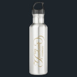 Garrafa Tipografia de Script Dourado Elegante do formando<br><div class="desc">Formando: um elegante design de tipografia dourada com um nome e ano personalizáveis.</div>