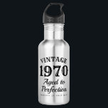 Garrafa Vintage envelhecida à perfeição engraçado 50º aniv<br><div class="desc">Vintage envelheceu até à perfeição. Um presente de garrafa de água de aniversário de 50 anos para homens. Garrafa de água de aço inoxidável com citação engraçada. Boa ideia de presente de aniversário para o melhor pai, pai, tio, avô, padrasto, irmão, amigo, chefe, colega de trabalho, colega, membro da família...</div>