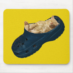 Gatinho Dormindo No Calçado Croc, Mousepad