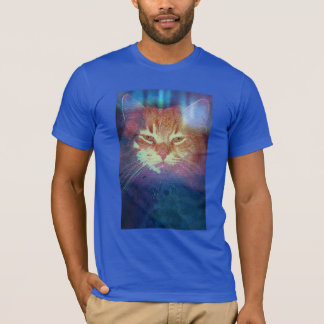 Gatinho espacial diz: "Leia a camisa do homem"