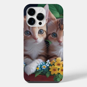 Gatinhos de corte fofinho em uma cesta de flores