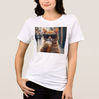 Gato Bebendo Café Em Uma Rua
