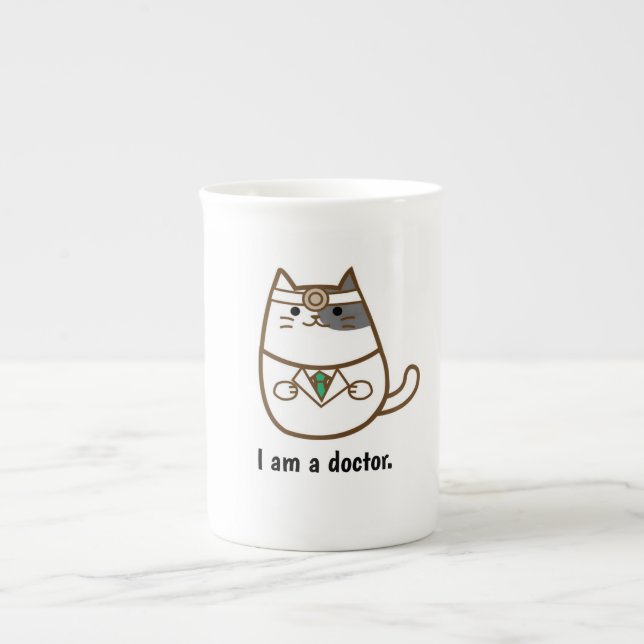 Gato bonito na caneca do uniforme do doutor (Frente)