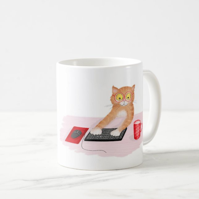 Gato bonito navegando na internet numa caneca de c (Frente Esquerda)