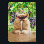 Gato com Vidro de Vinho<br><div class="desc">Rosas são vermelhos. O vinho também. | Avanti, a Marca Humor Global™ tem entretido o mundo com seus cartões de saudação Sentir-se bem engraçado por mais de 40 anos. Nossas personagens vivem a vida ao máximo e celebram o humor no dia a dia.</div>