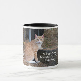 Gato de gato malhado alaranjado da bondade caneca