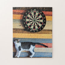 Gato em um Quebra-Cabeça de Tabuleiro de Dardos