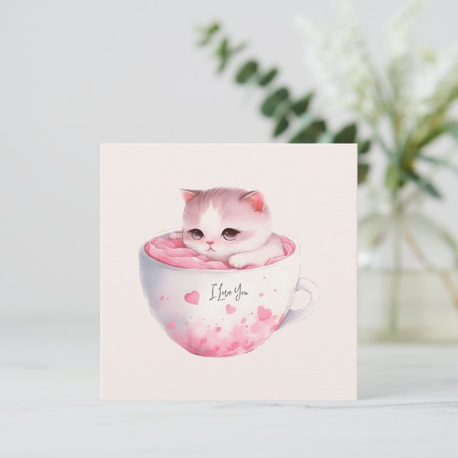 Gato Fofo Branco-Rosa em uma Xícara de Chá (3) (Em pé/Frente)