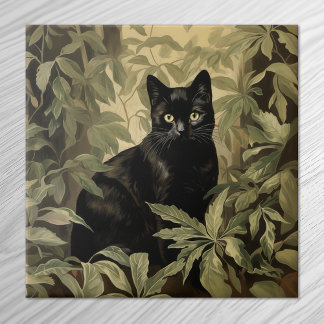 Gato Negro na Floresta Lush
