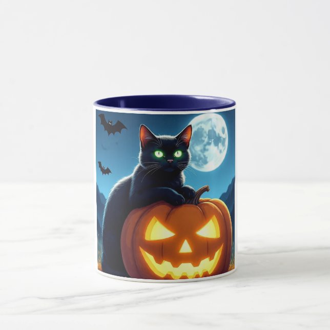 Gato Preto Assustador na Caneca de Abóbora (Centro)