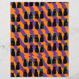 Gato preto em páginas de listras laranja e roxo