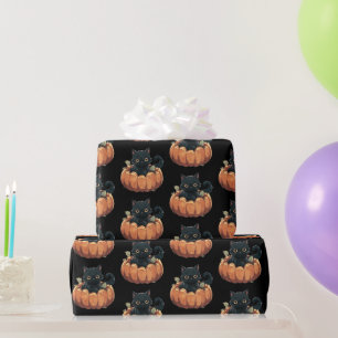 Gato Preto Fofo em um Papel de Presente de Hallowe