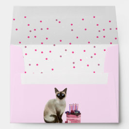 Gato Siamês com Bolo de Aniversário e Rosa de Conf