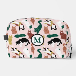 Gatos encantadores desenhados à mão em fundo rosa