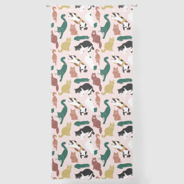 Gatos encantadores desenhados à mão em fundo rosa