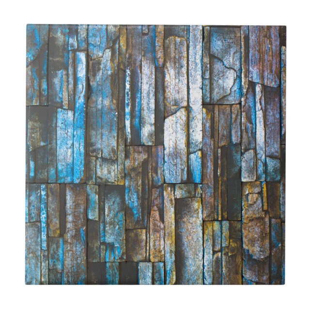 Gema-olhando a parede de tijolo (Frente)