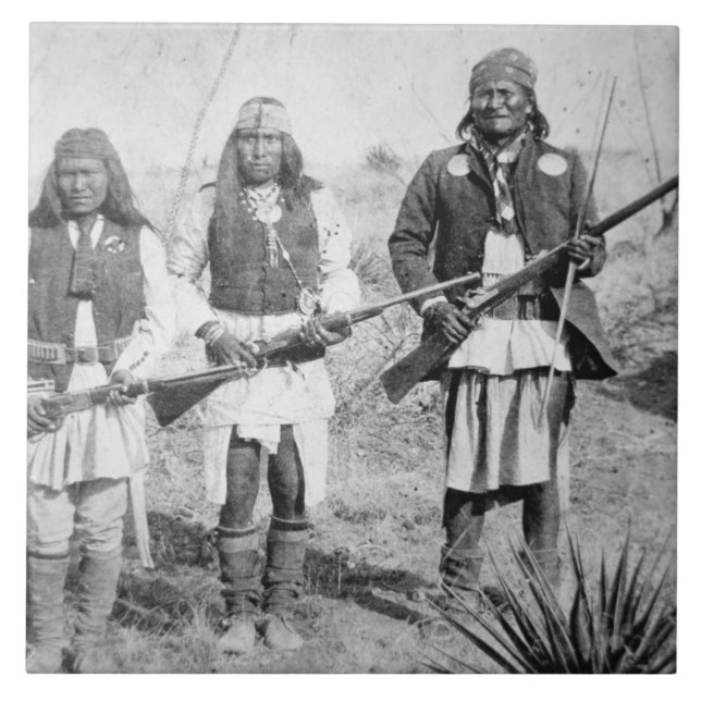 Geronimo e três de seus guerreiros de Apache, 1886 (Frente)